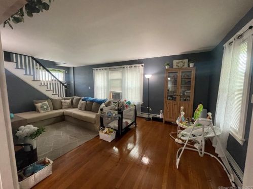 80 Melrose Ave, Waterbury, CT 06705-2721