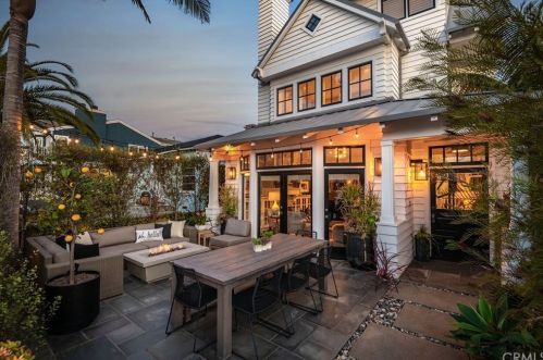 524 4th St, Manhattan Beach, CA 90266-6429