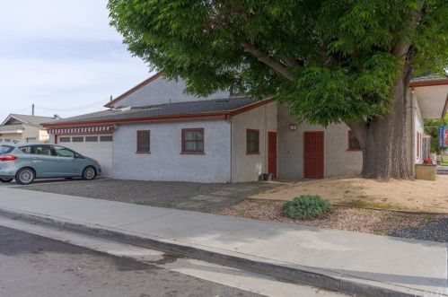 15542 Cornuta Ave, Bellflower, CA 90706-3957