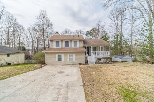 3301 Border Dr, Stone Mountain, GA 30087-4245
