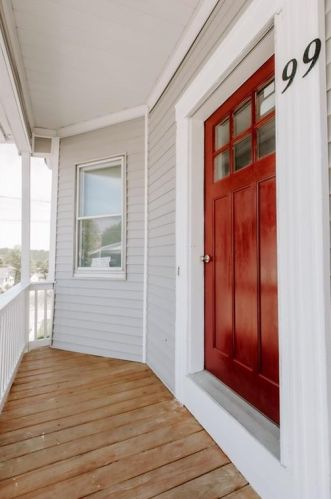 99 Seamans St, Providence, RI 02908-1320
