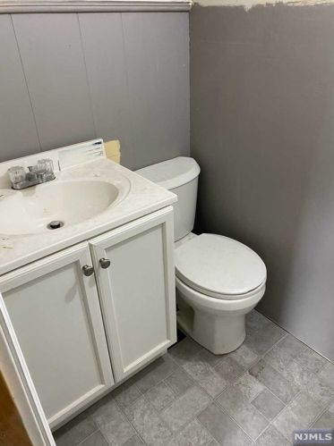 301 Broadway, Paterson NJ  07501-2102 exterior