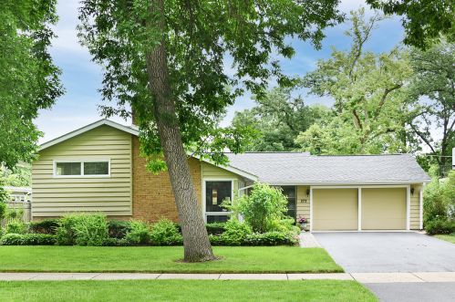 273 Jeffery Ln, Northfield, IL 60093-3140