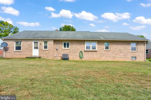 1992 Drexel Ave, Lancaster PA  17602-3365 exterior