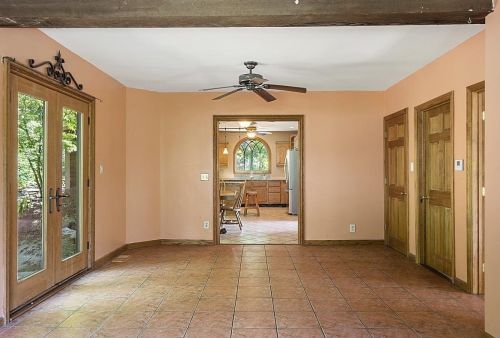 7 Aiken St, Derry, NH 03038-2560