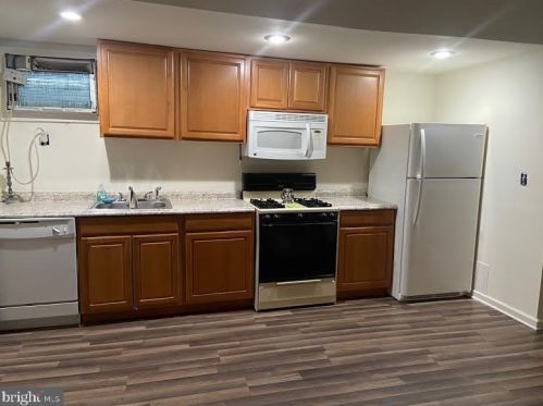 205 Lakeshore Dr, Browns Mills, NJ 08015-2217