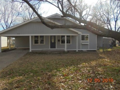 717 11th St, Newkirk, OK 74647-5008