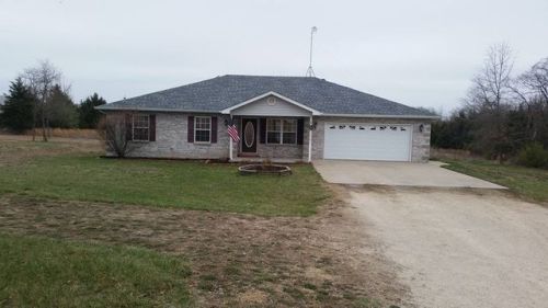 69 Branch Ln, Eldon, MO 65026-4448