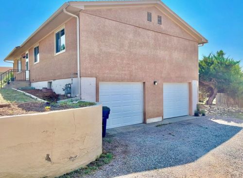 544 Watermelon Dr, Pueblo, CO 81007-2826