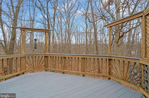 8858 Eagle Rock Ln, Springfield VA  22153-1727 exterior