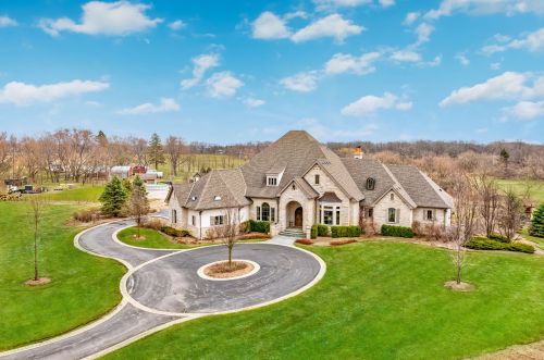 2641 Sanctuary Ln, Spring Grove, IL 60081-7600
