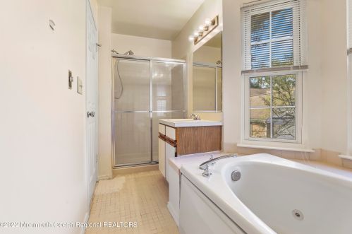 7 Old Orch Ln, Tinton Falls NJ 07712-2569 exterior