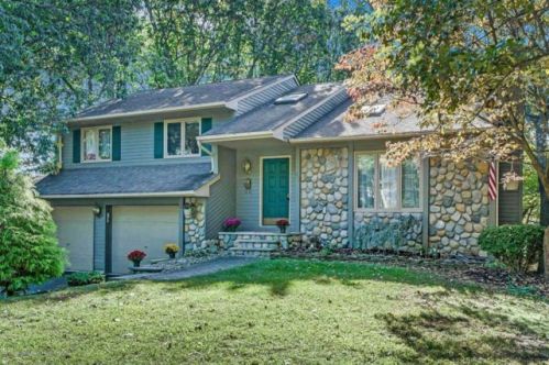 23 Ridge Dr, Hazlet, NJ 07730-2660