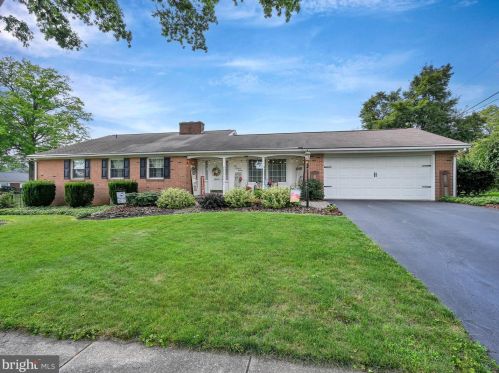 120 Hummer Rd, Ephrata, PA 17522-1509