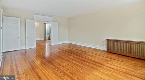 409 Haddon Ave, Tavistock NJ  08033-1701 exterior