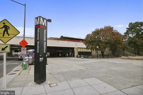 7333 New Hampshire Ave, Silver Spring MD  20912-6958 exterior