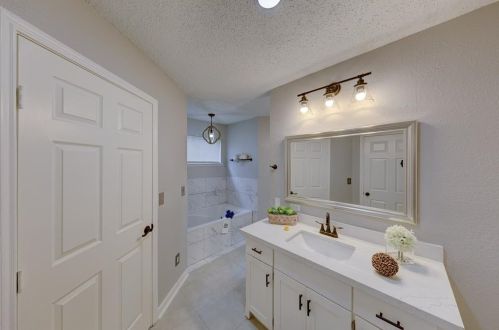 2029 Pond Shore Dr, Angleton TX 77515-7483 exterior