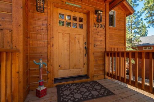 11090 Sitzmark Way, Truckee CA  96161-6128 exterior