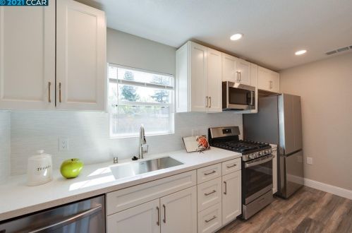 5040 Kenmore Dr, Concord CA  94521-3036 exterior