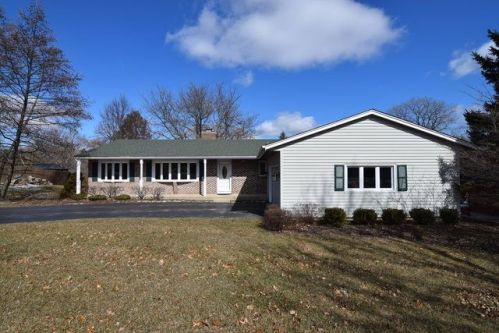 1302 Surrey Ct, Barrington Hills, IL 60102