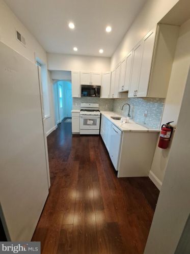 613 Front St, Camden NJ  08102-2129 exterior