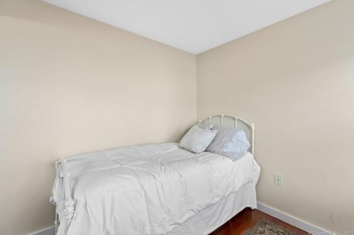 6 Center St, Niantic CT  06357-2658 exterior