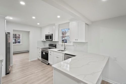 27 Hawthorne Dr, Norwalk CT  06851-4113 exterior