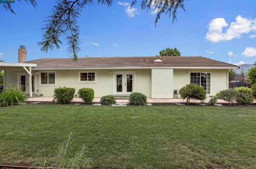 1833 Leo Ln, Concord CA  94521-2348 exterior