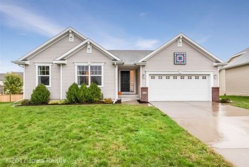 555 Sagewood Cir, Waukee, IA 50263-8670