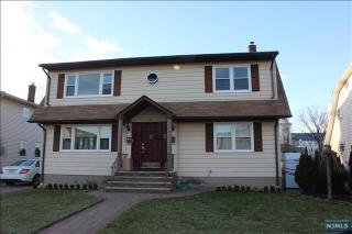 53 Renaissance Dr, Clifton NJ  07013-2104 exterior