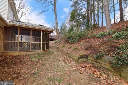 7099 Game Lord Dr, Springfield VA  22153-1312 exterior