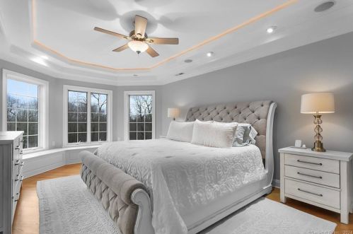 76 Mustang Dr, Upper Stepney CT  06468-1371 exterior