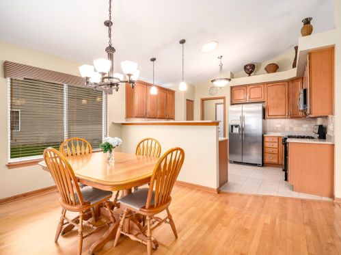 1088 Birchwood Dr, Pingree Grove IL  60140-9107 exterior