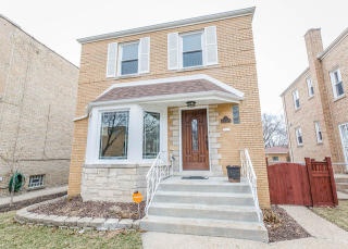 2704 Balmoral Ave, Chicago, IL 60625-3204