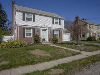 26 Tryon Ave, East Providence, RI 02916-1834
