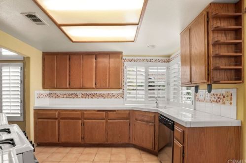 8623 Mesa Oak Dr, Riverside CA  92508-3123 exterior