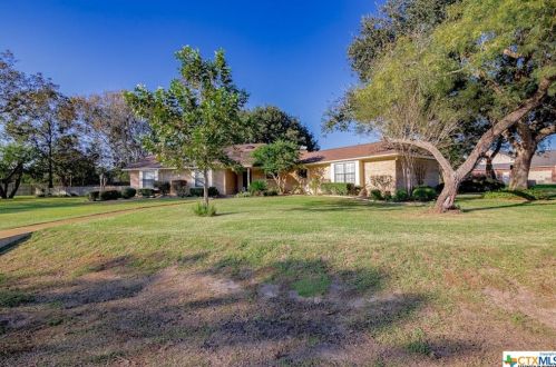 416 Cottonwood St, Victoria, TX 77904-9641