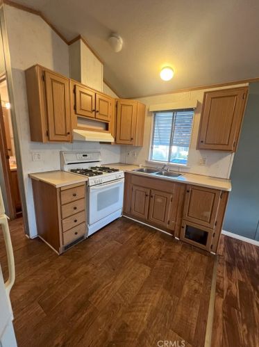 825 La Palma Ave, Anaheim, CA 92801-2380