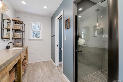 6081 Mineral Dr, Englewood CO 80112-3306 exterior