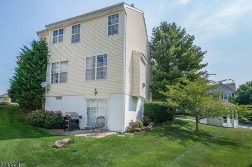 98 Winding Hill Dr, Hackettstown NJ  07840-5671 exterior