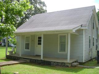 1014 Hills Chapel Rd, Manchester, TN 37355-2412