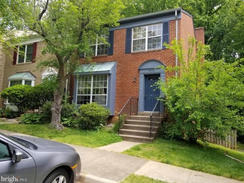 9000 Fox Grape Ln, Springfield, VA 22152-2501