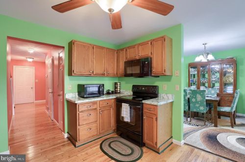 10 Townsend Ct, Lancaster PA  17603-6799 exterior