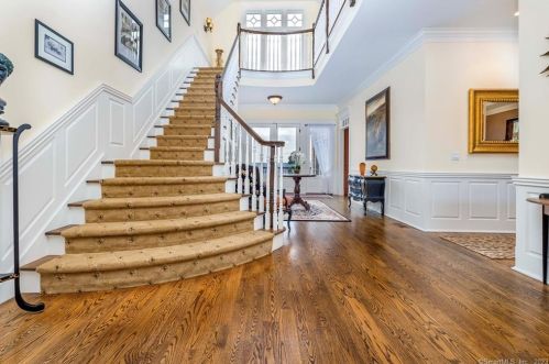 49 Owl Ridge Rd, Woodbury, CT 06798-2539