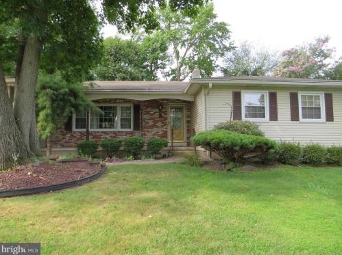 10 Periwinkle Ln, Trenton, NJ 08619-1910