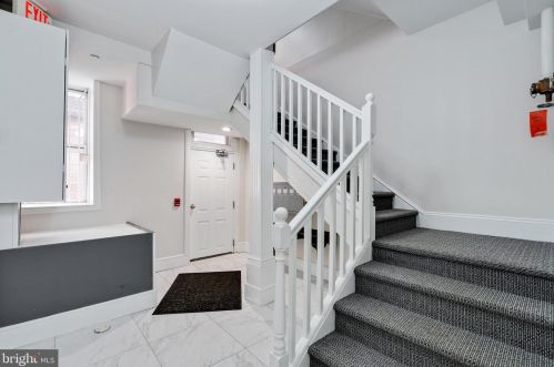 237 Bread St, Philadelphia PA 19106-1238 exterior