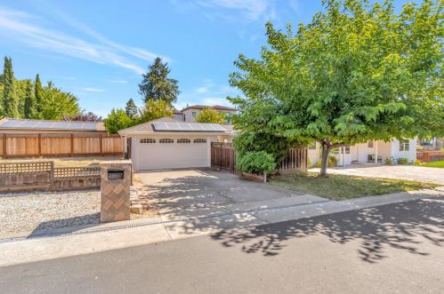 18001 Arlee Dr, Los Gatos, CA 95030-4207