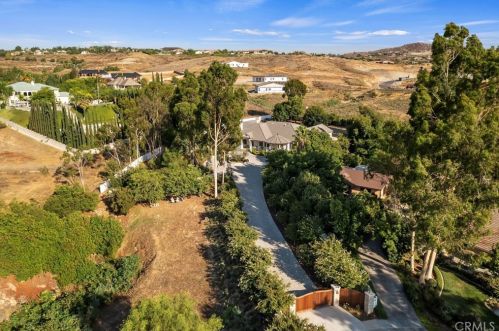 1015 Tiger Tail Dr, Riverside CA  92506-5423 exterior