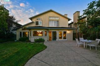 54 Kilkenny Pl, Alameda, CA 94502-7708
