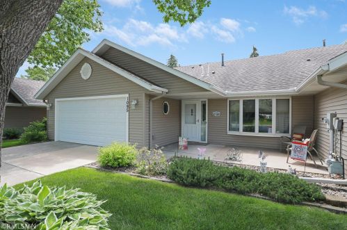 1095 Pointe Dr, Hastings, MN 55033-3463